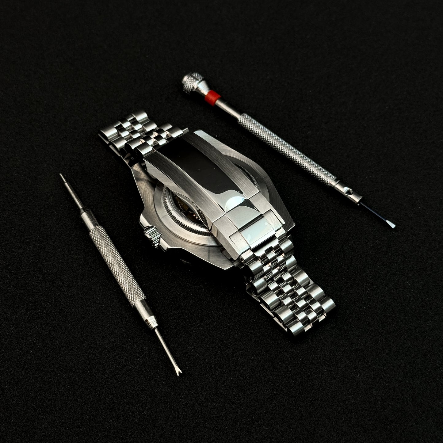 GMT-BRUCE WAYNE - CUSTOM SEIKO NH35 AUTOMATIC WATCH
