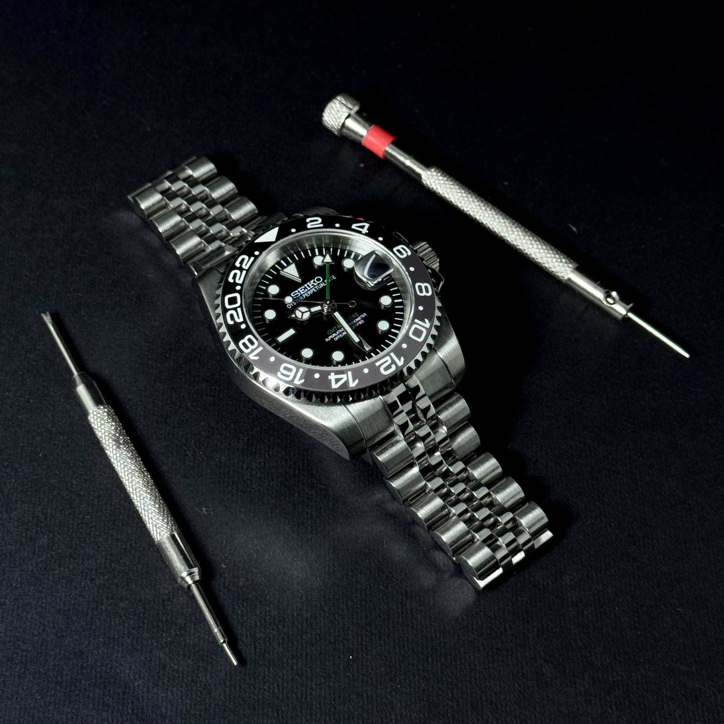 GMT-BRUCE WAYNE - CUSTOM SEIKO NH35 AUTOMATIC WATCH