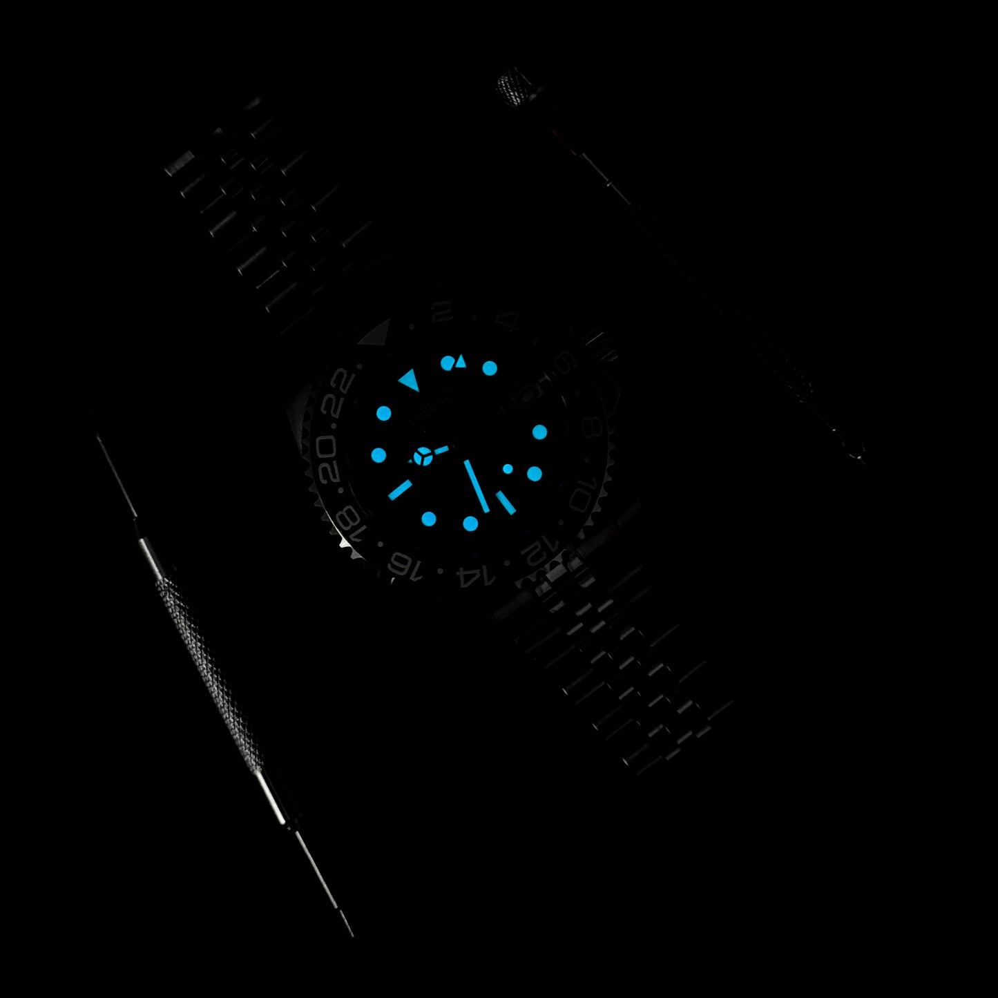 GMT-BRUCE WAYNE - CUSTOM SEIKO NH35 AUTOMATIC WATCH