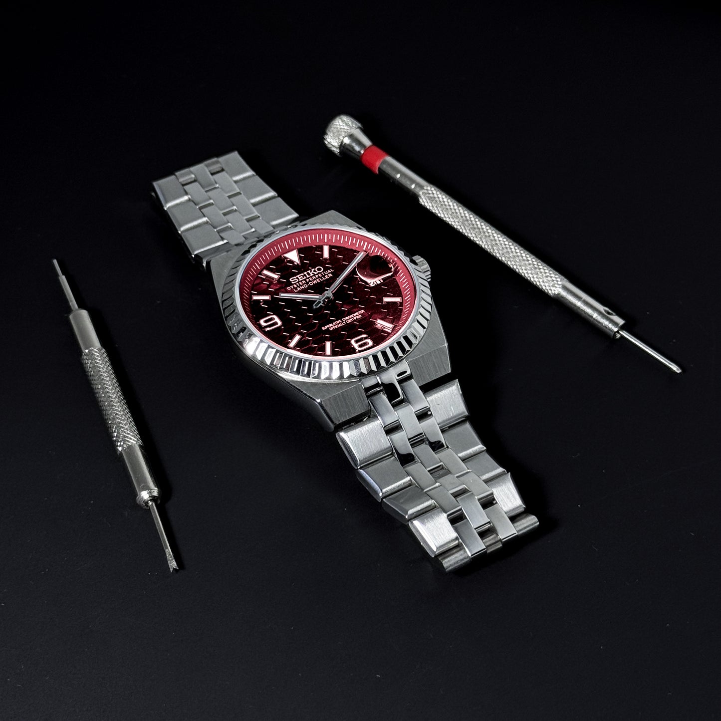 LAND-DWELLER WINE - CUSTOM SEIKO NH35 AUTOMATIC WATCH