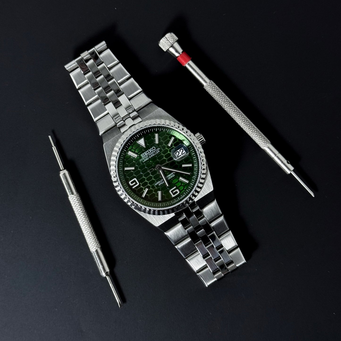 LAND-DWELLER EMERALD GREEN - CUSTOM SEIKO NH35 AUTOMATIC WATCH