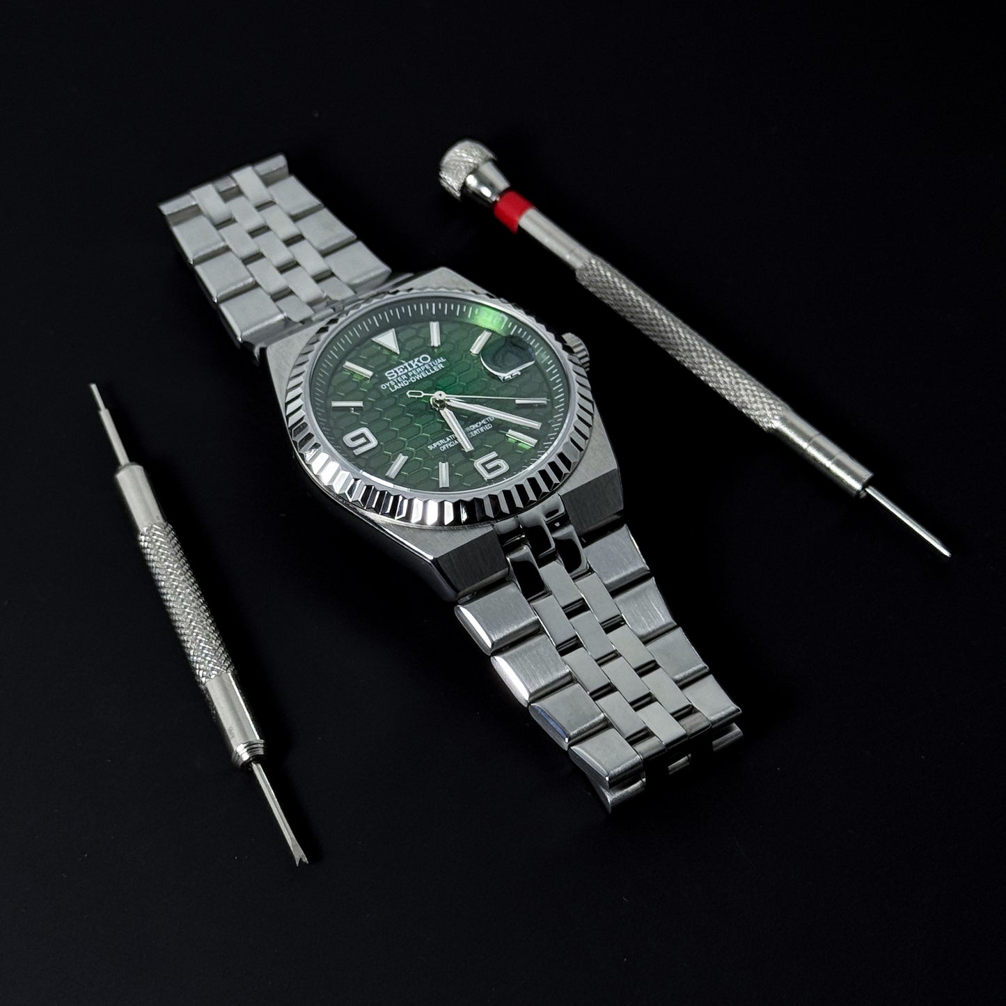 LAND-DWELLER EMERALD GREEN - CUSTOM SEIKO NH35 AUTOMATIC WATCH