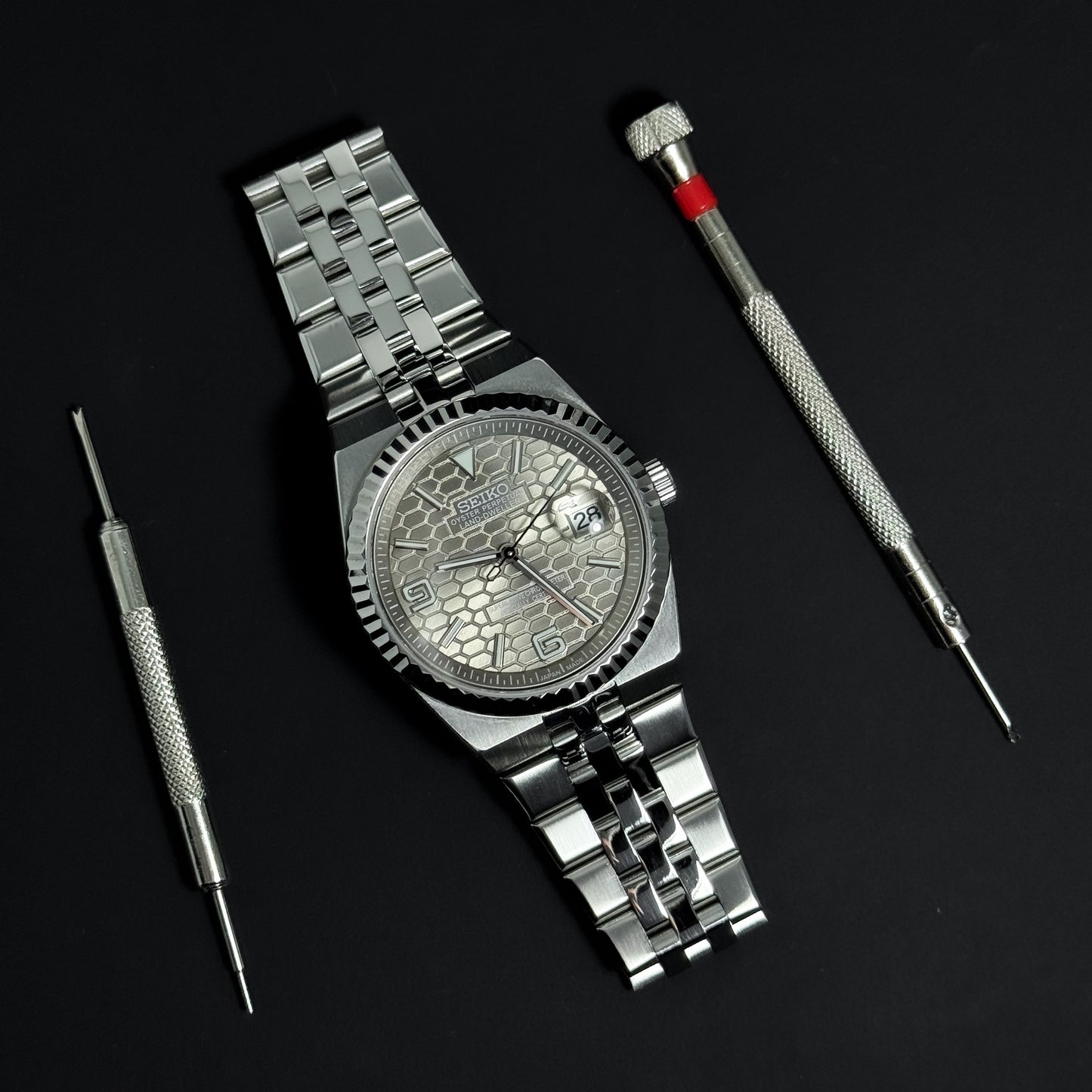 LAND-DWELLER SILVER - CUSTOM SEIKO NH35 AUTOMATIC WATCH