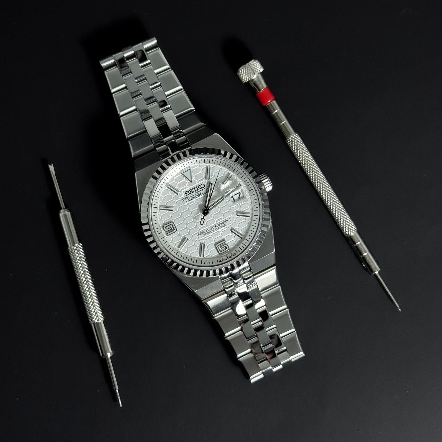 LAND-DWELLER FROST WHITE - CUSTOM SEIKO NH35 AUTOMATIC WATCH