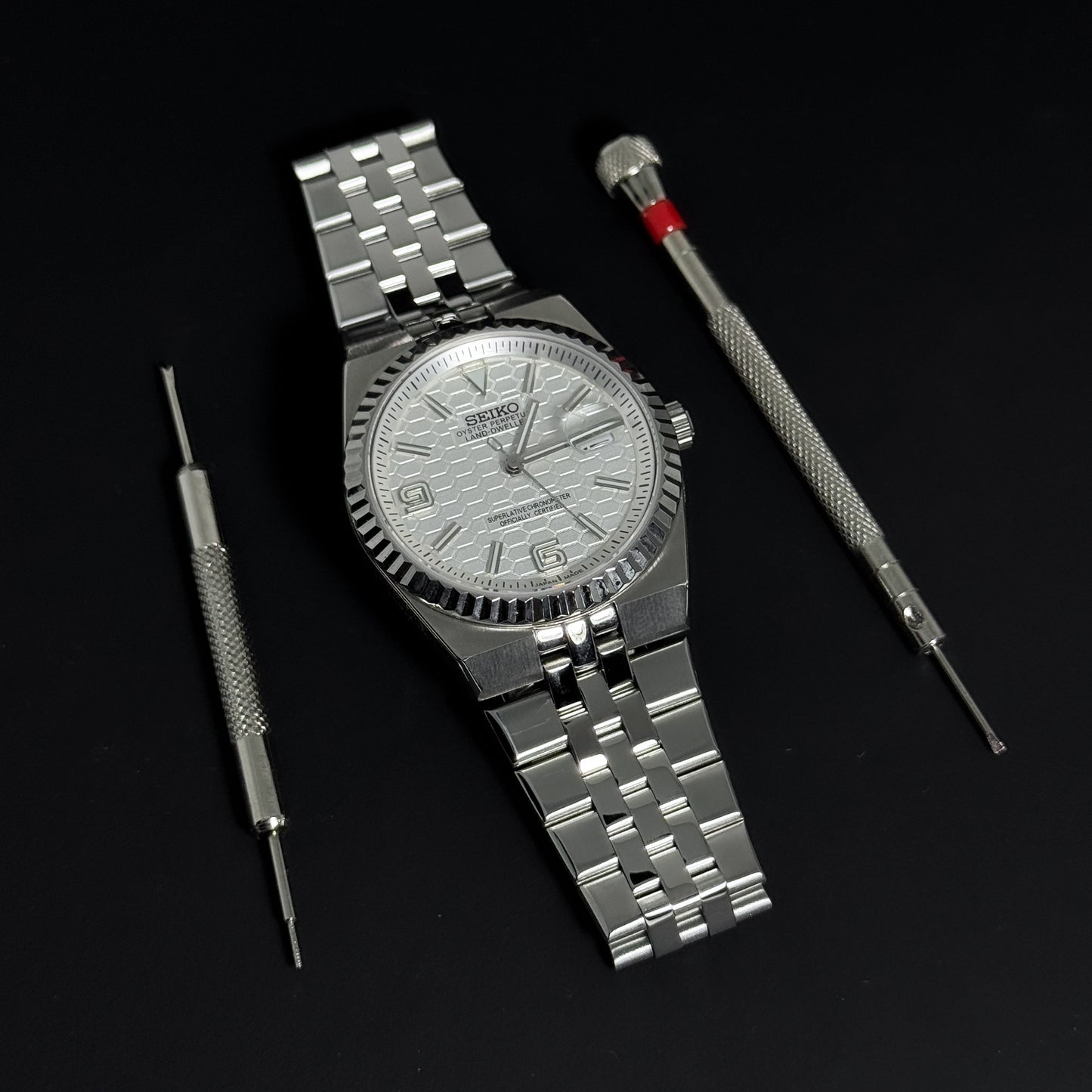 LAND-DWELLER FROST WHITE - CUSTOM SEIKO NH35 AUTOMATIC WATCH