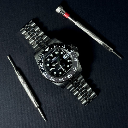GMT-BRUCE WAYNE - CUSTOM SEIKO NH35 AUTOMATIC WATCH